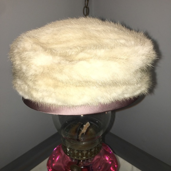 Vintage fur hat main image 5